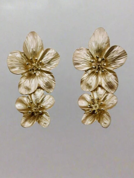 Twin Magnolia Gold Earring